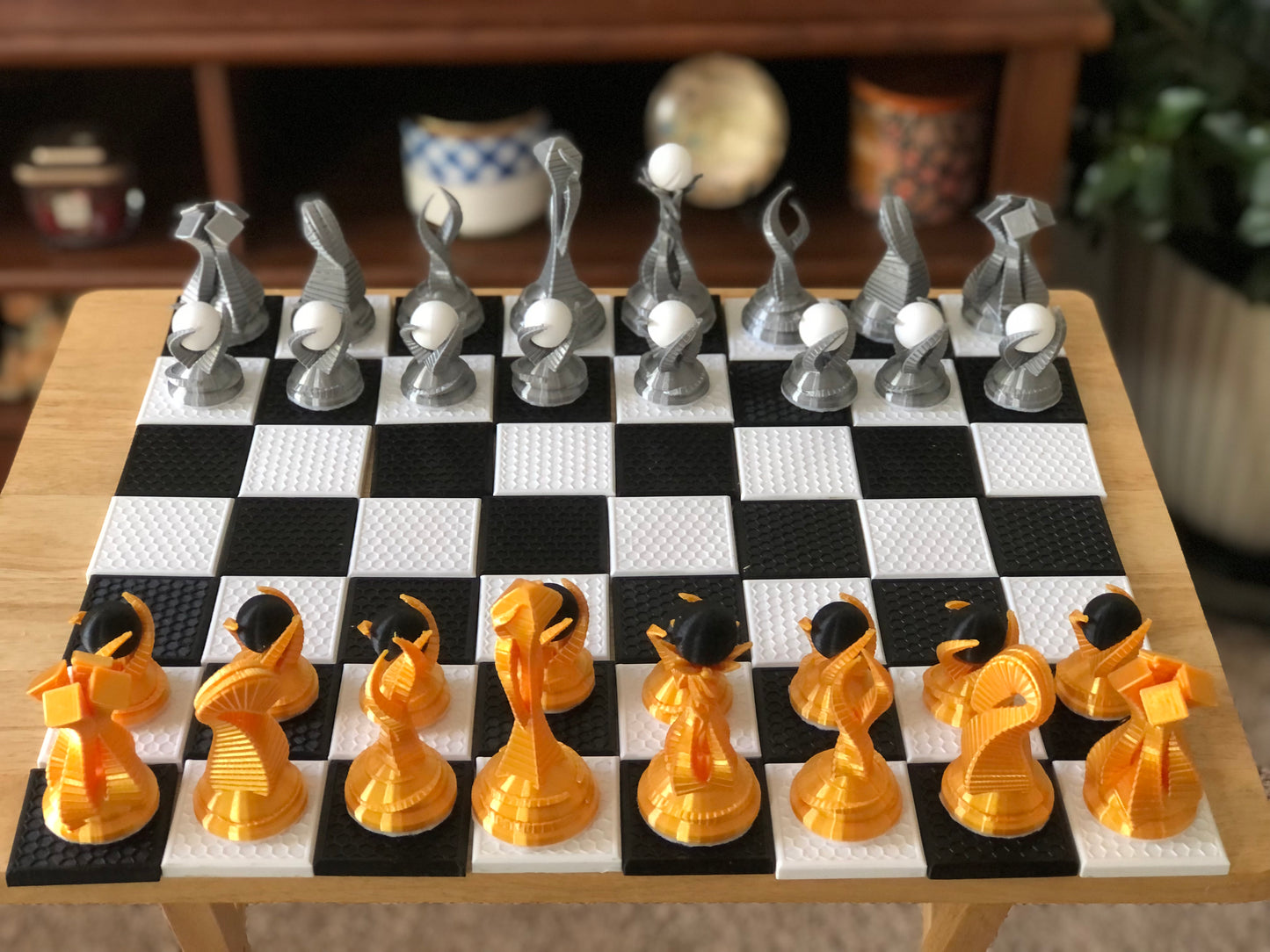 Alien Themed Chess Set – Beautifully designed pieces for an exotic out-of-this-world spin to a beloved game of chess – Silk Gold & Silk Silver With White & Black Jewels - (board not included) - Znet3D