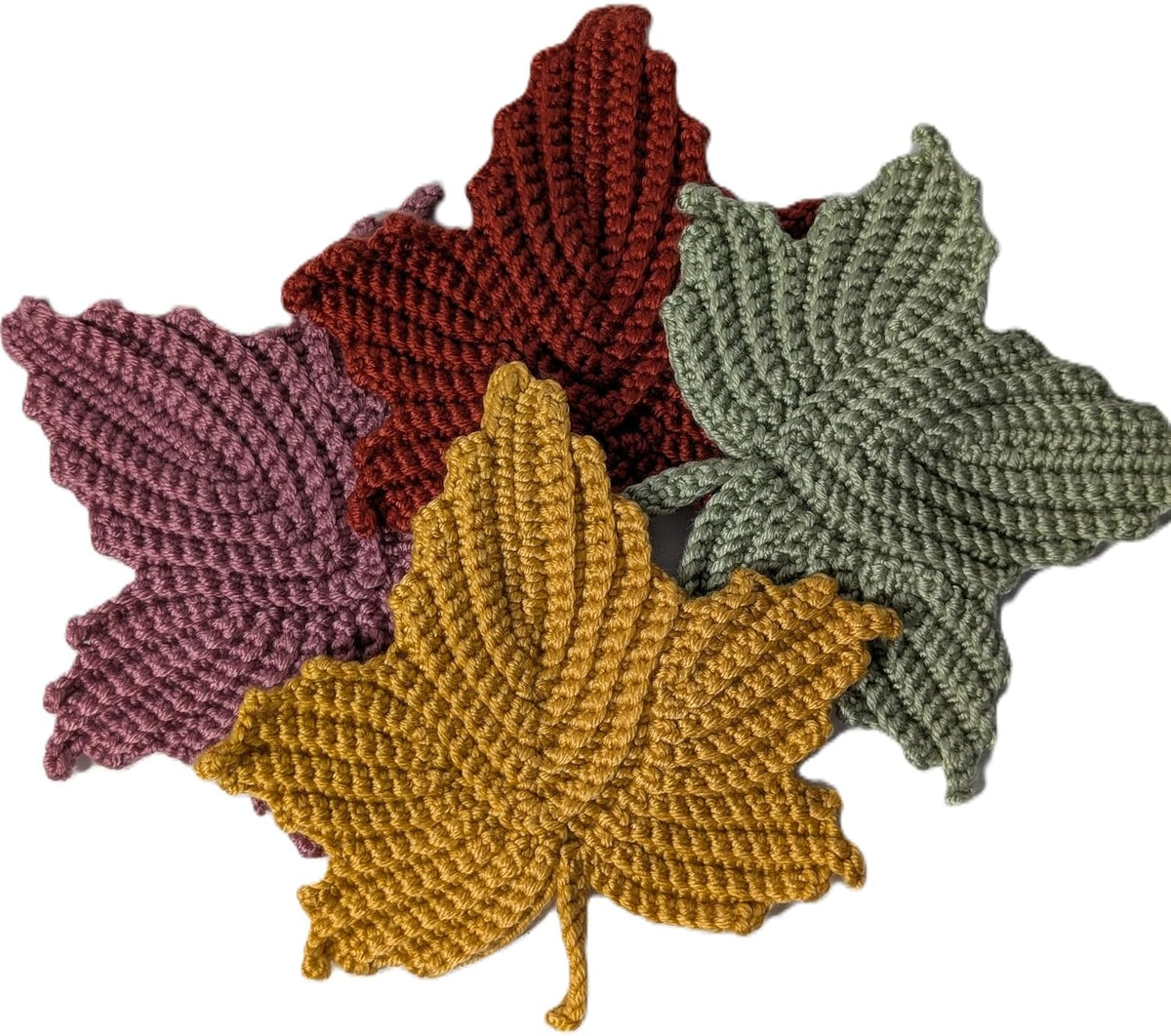 Handmade Crochet Maple Leaf Coasters, Set of 4 – Realistic Fall Leaf Drink Mats in Autumn Colors, Rustic Farmhouse Table Décor for Mugs & Glasses